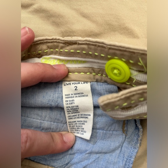 American Eagle Khaki Shorts - Picture 5 of 7